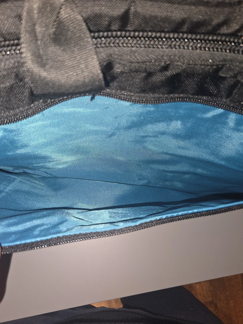 Skooba Black Laptop Messenger Bag with Blue Accents Like New